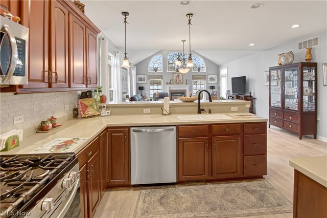 5121 Shepherds Glen, Willoughby, OH 44094