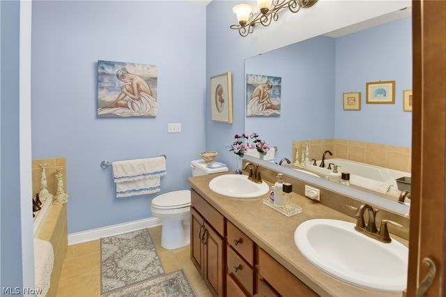 5121 Shepherds Glen, Willoughby, OH 44094