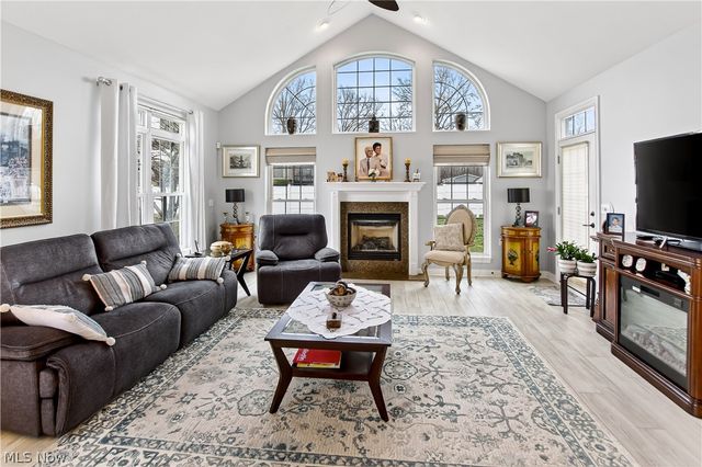 5121 Shepherds Glen, Willoughby, OH 44094