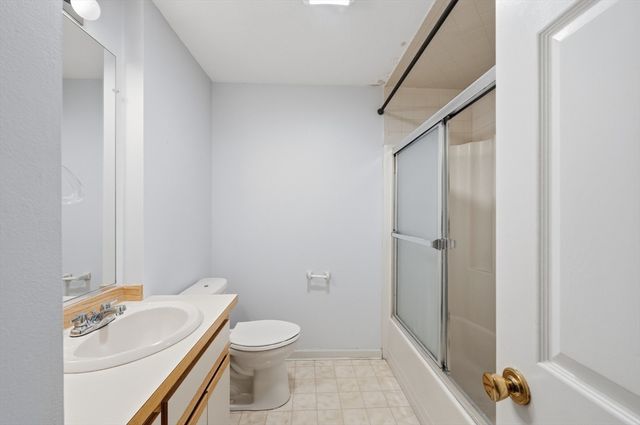 551 Hildreth St 21, Dracut, MA 01826