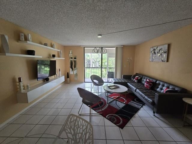5160 Las Verdes Circle 217, Delray Beach, FL 33484