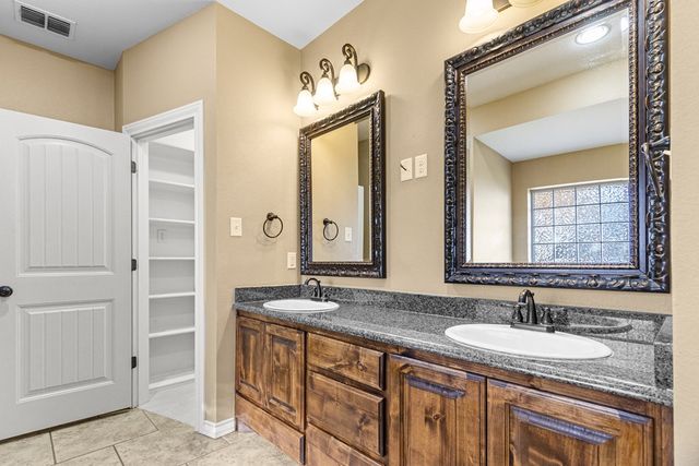 5811 Oak Creek, Midland, TX 79707