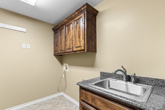 5811 Oak Creek, Midland, TX 79707