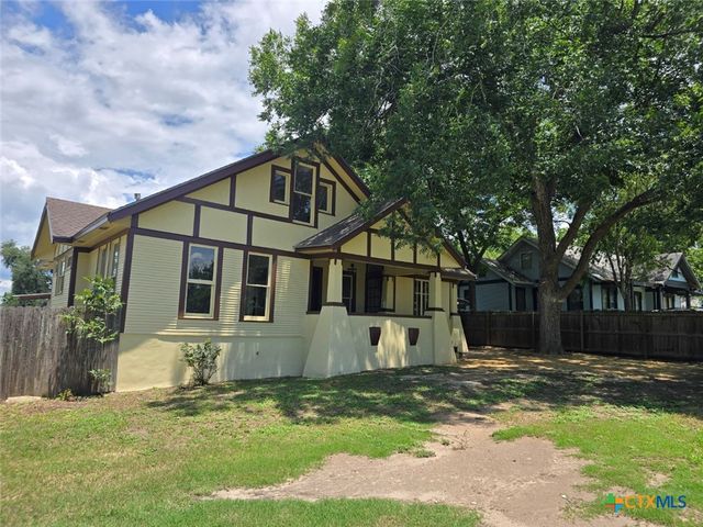 144 W Wallace Street, Gonzales, TX 78629