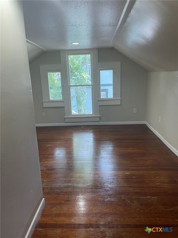144 W Wallace Street, Gonzales, TX 78629
