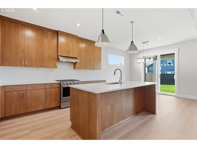 1832 S Pepperwood St, Canby, OR 97013