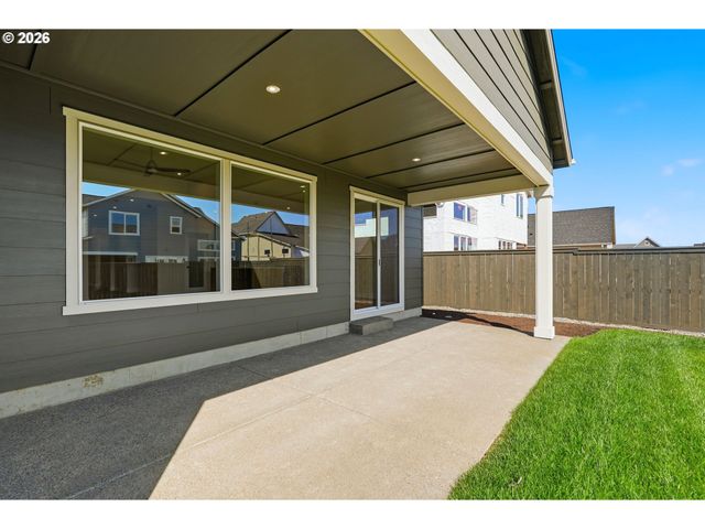 1832 S Pepperwood St, Canby, OR 97013