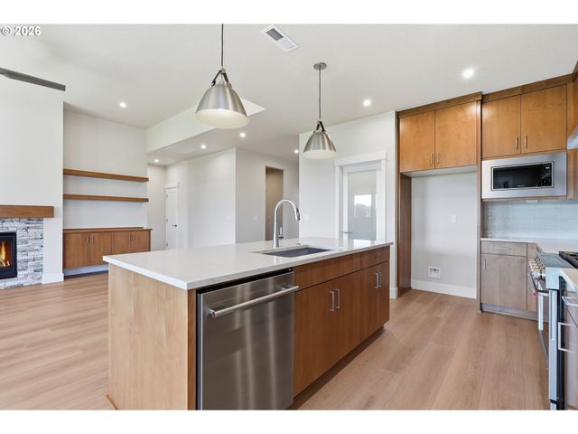 1832 S Pepperwood St, Canby, OR 97013