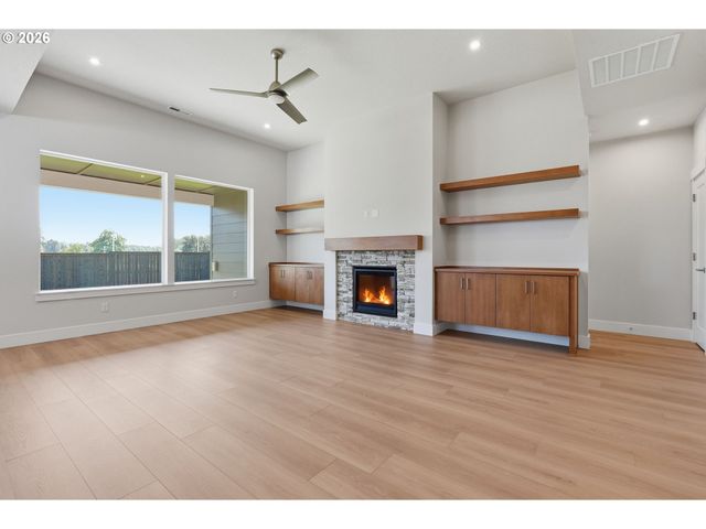 1832 S Pepperwood St, Canby, OR 97013