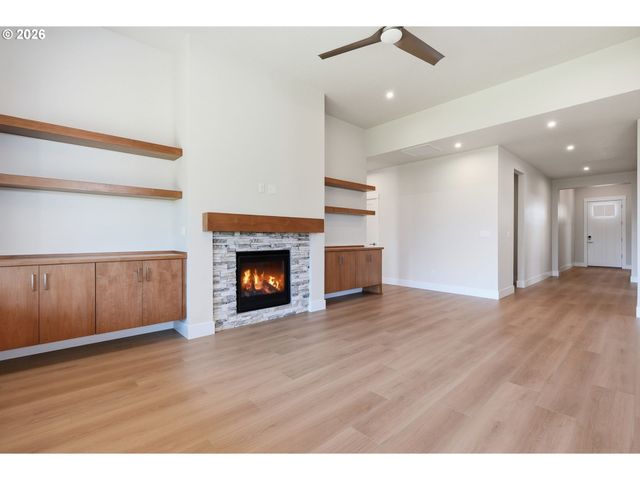 1832 S Pepperwood St, Canby, OR 97013