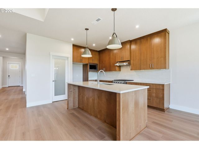 1832 S Pepperwood St, Canby, OR 97013