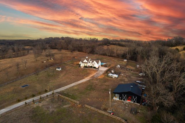 1677 Blackburn Ln, Spring Hill, TN 37174