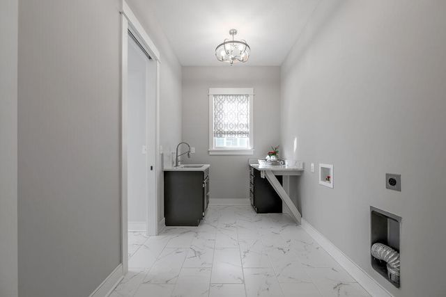 1905 General Warfield Way, Lexington, KY 40505