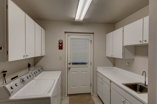 673 W Lacey Oak Pkwy, Kerrville, TX 78028