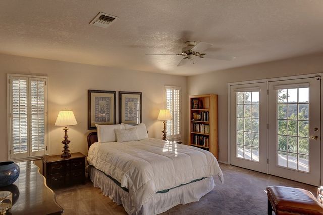 673 W Lacey Oak Pkwy, Kerrville, TX 78028