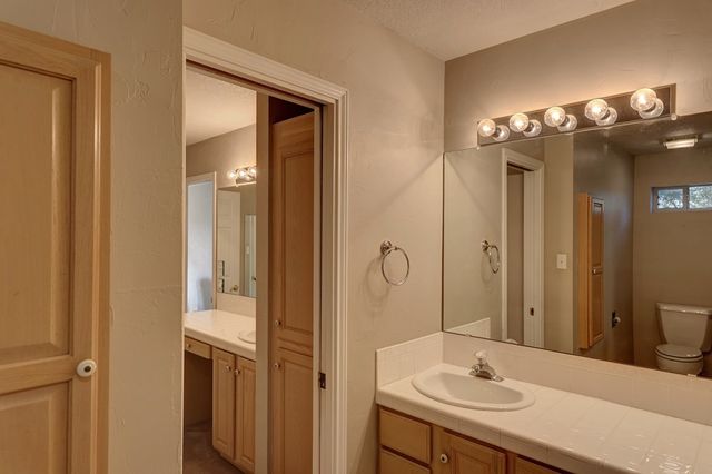 673 W Lacey Oak Pkwy, Kerrville, TX 78028