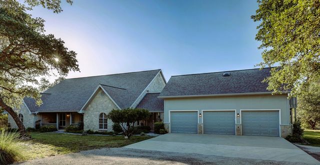 673 W Lacey Oak Pkwy, Kerrville, TX 78028
