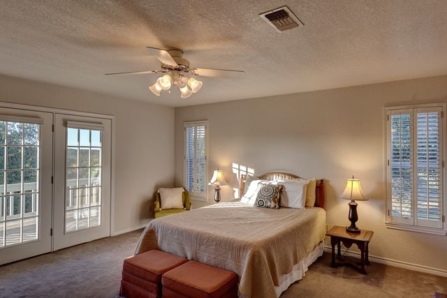 673 W Lacey Oak Pkwy, Kerrville, TX 78028