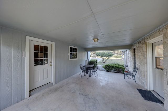 673 W Lacey Oak Pkwy, Kerrville, TX 78028