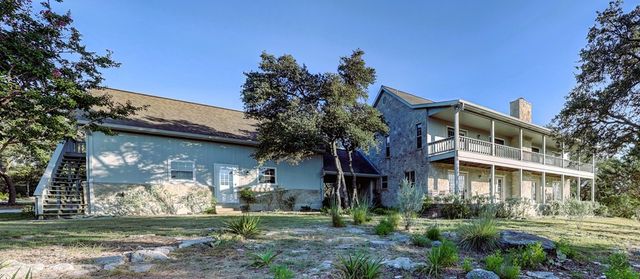 673 W Lacey Oak Pkwy, Kerrville, TX 78028