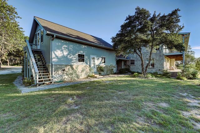 673 W Lacey Oak Pkwy, Kerrville, TX 78028