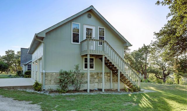 673 W Lacey Oak Pkwy, Kerrville, TX 78028