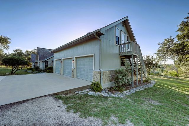 673 W Lacey Oak Pkwy, Kerrville, TX 78028