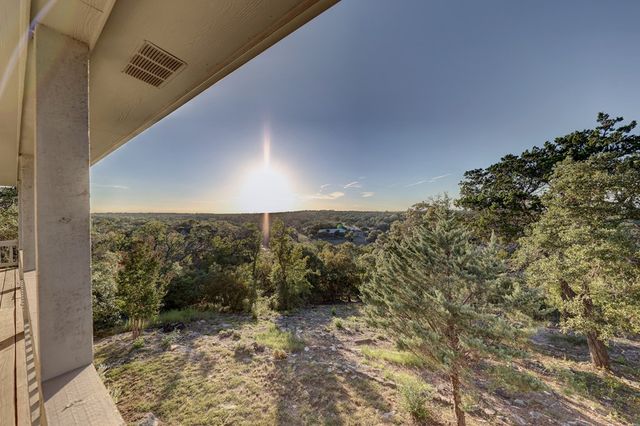 673 W Lacey Oak Pkwy, Kerrville, TX 78028