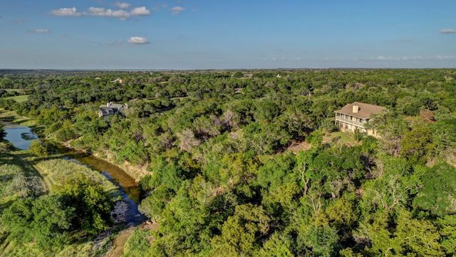 673 W Lacey Oak Pkwy, Kerrville, TX 78028