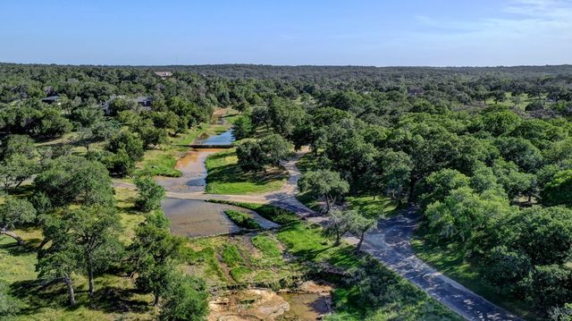 673 W Lacey Oak Pkwy, Kerrville, TX 78028