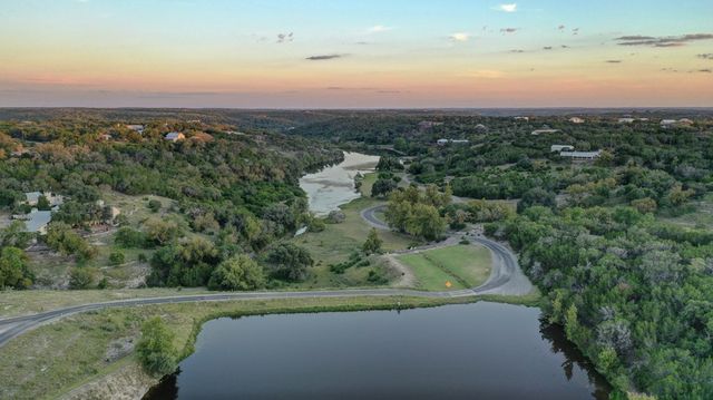 673 W Lacey Oak Pkwy, Kerrville, TX 78028