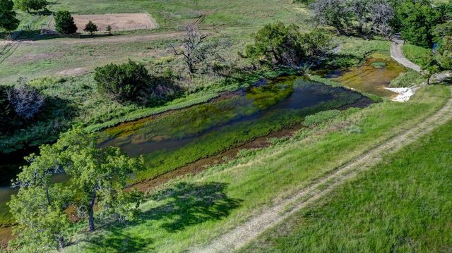 673 W Lacey Oak Pkwy, Kerrville, TX 78028