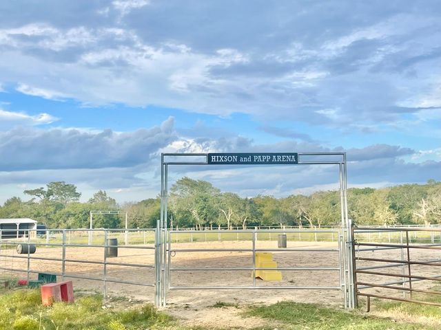 673 W Lacey Oak Pkwy, Kerrville, TX 78028