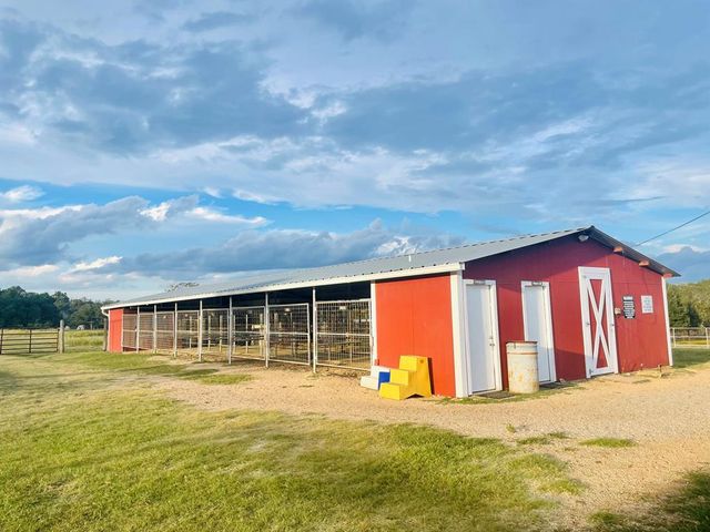 673 W Lacey Oak Pkwy, Kerrville, TX 78028