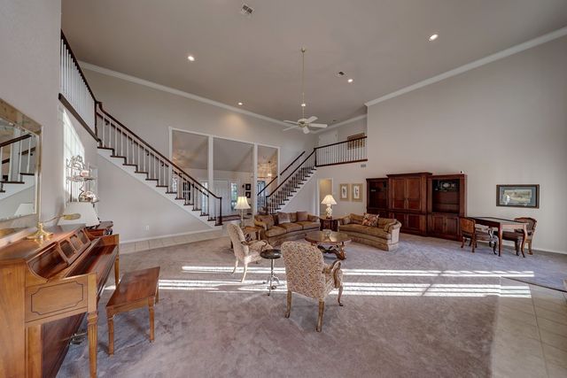 673 W Lacey Oak Pkwy, Kerrville, TX 78028