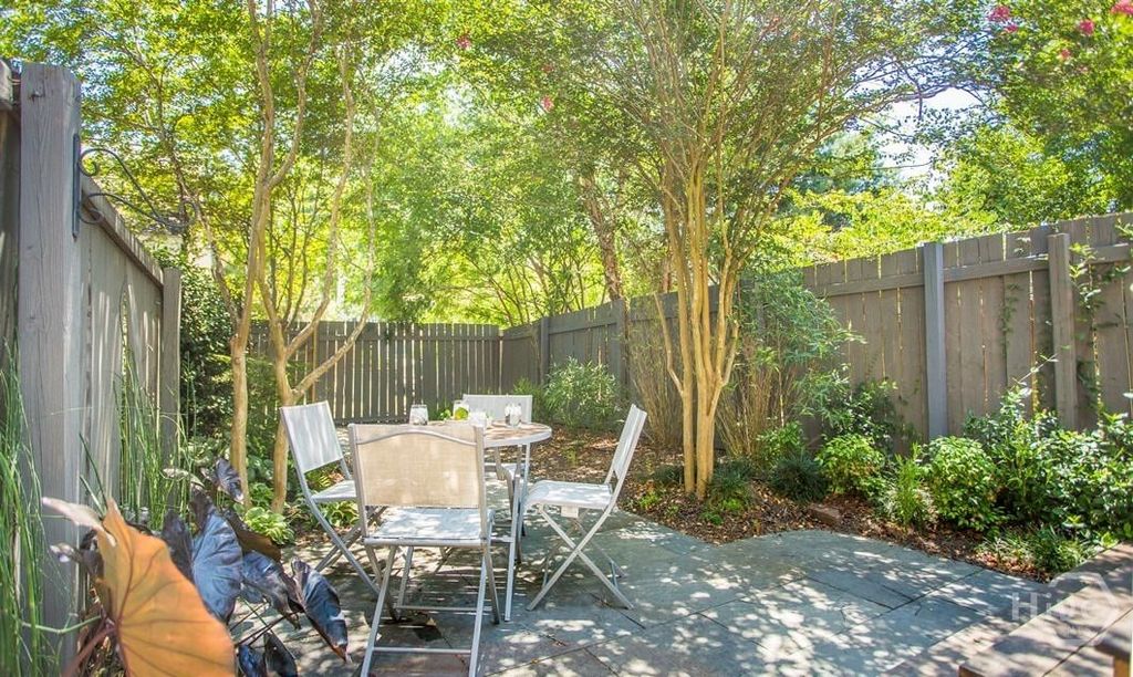 Image 15 of property listing at 517 E Gordon Street, Savannah, GA 31401