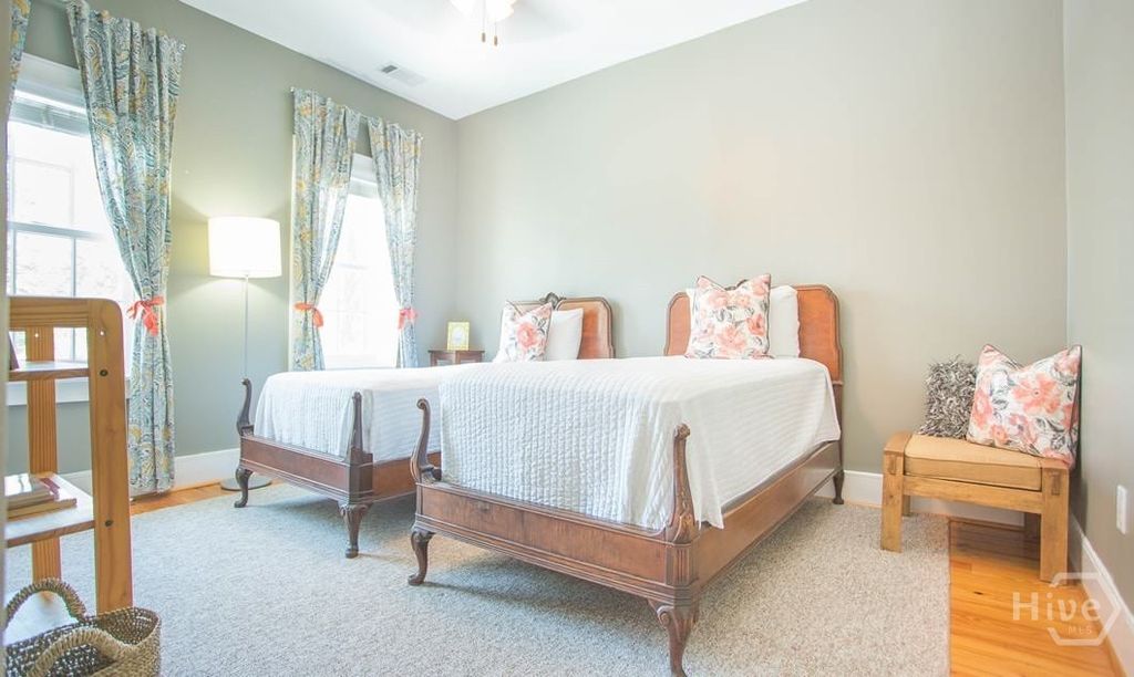 Image 16 of property listing at 517 E Gordon Street, Savannah, GA 31401