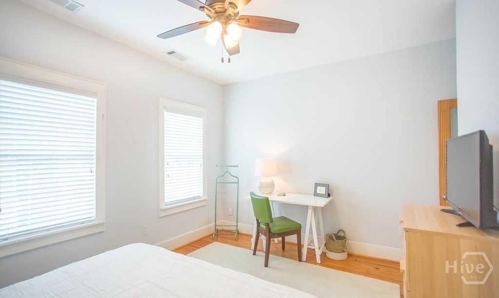Image 20 of property listing at 517 E Gordon Street, Savannah, GA 31401