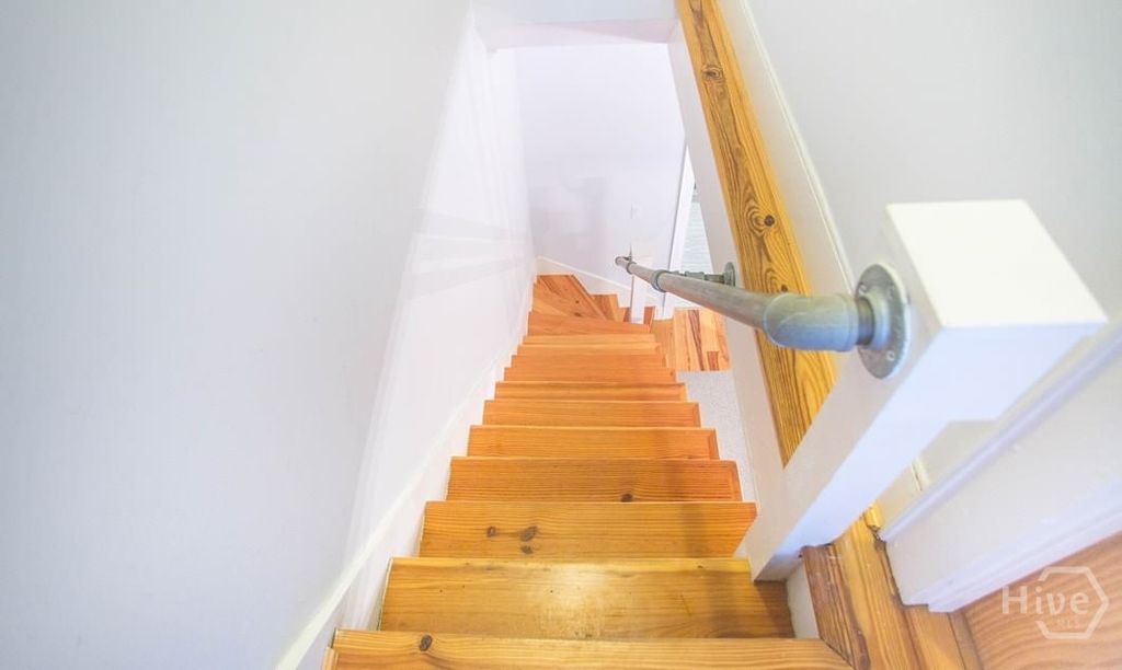 Image 24 of property listing at 517 E Gordon Street, Savannah, GA 31401