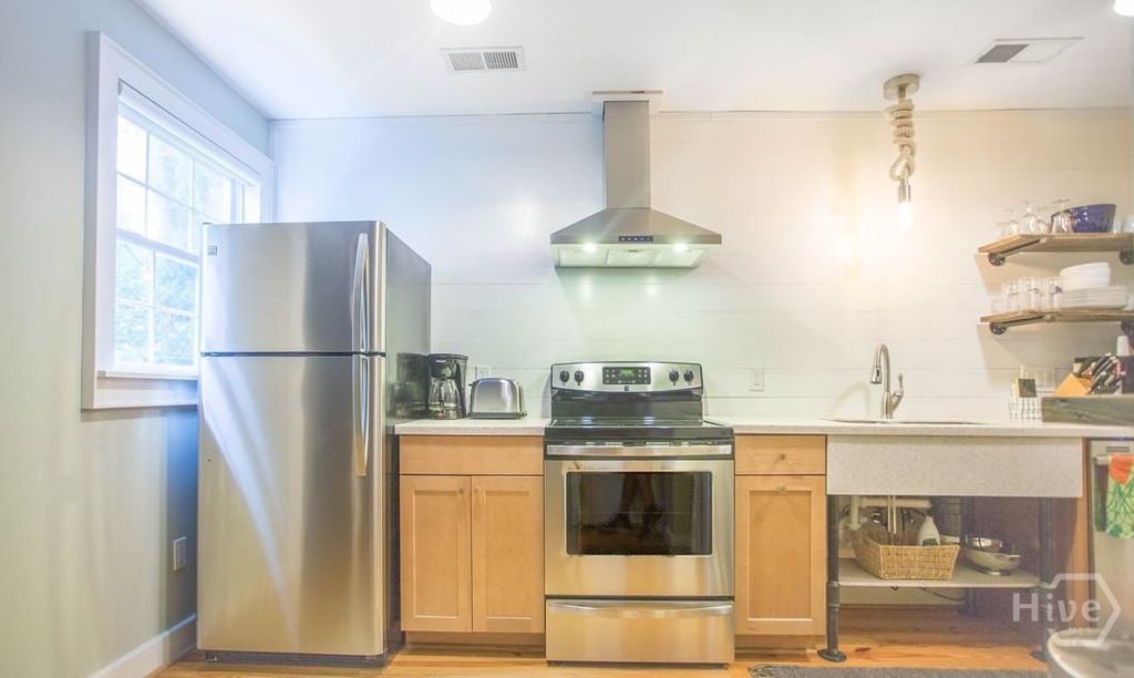 Image 27 of property listing at 517 E Gordon Street, Savannah, GA 31401