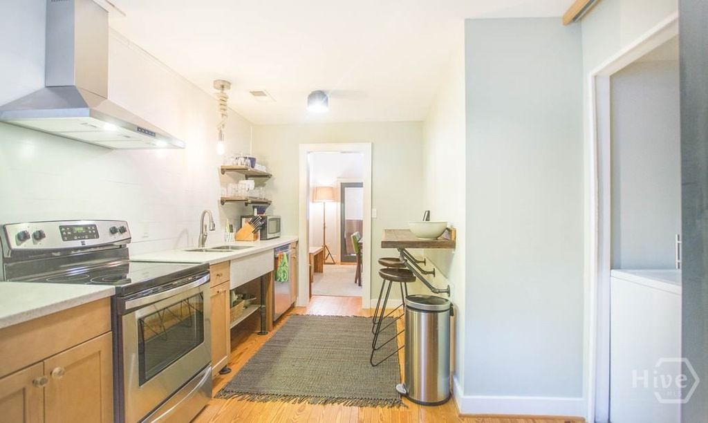 Image 29 of property listing at 517 E Gordon Street, Savannah, GA 31401