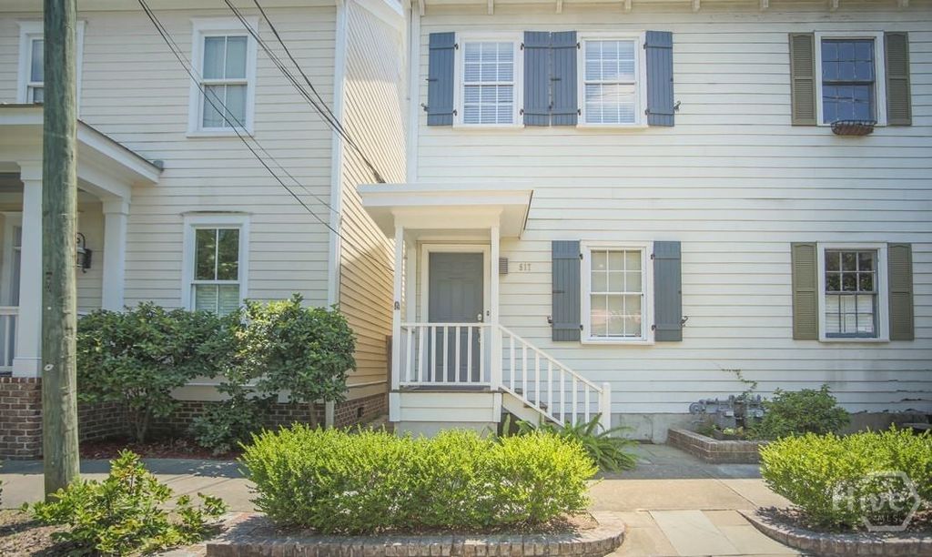 Image 3 of property listing at 517 E Gordon Street, Savannah, GA 31401