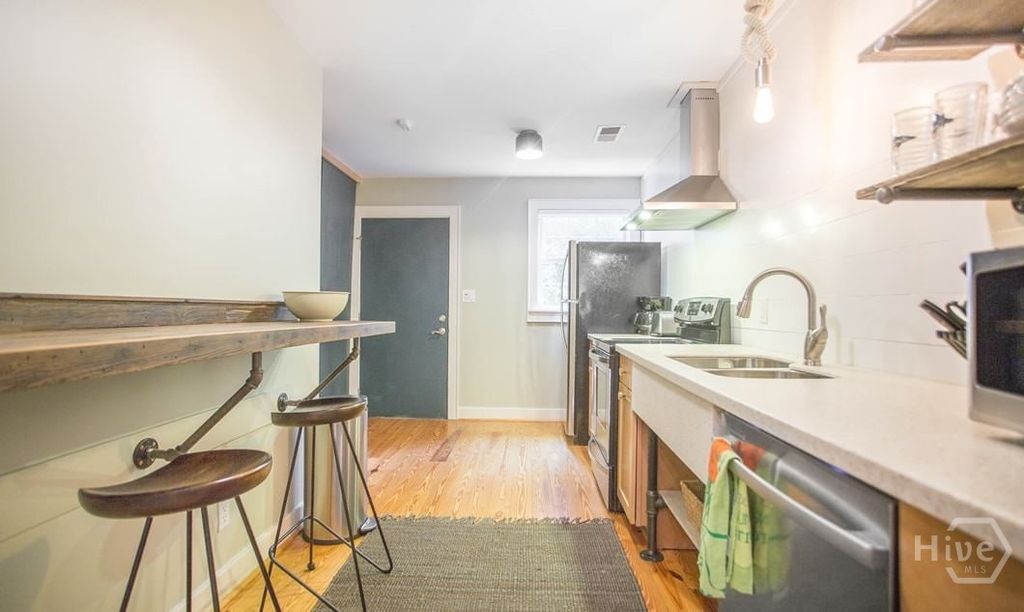 Image 33 of property listing at 517 E Gordon Street, Savannah, GA 31401