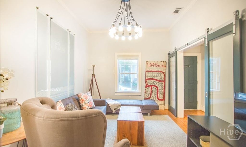 Image 42 of property listing at 517 E Gordon Street, Savannah, GA 31401