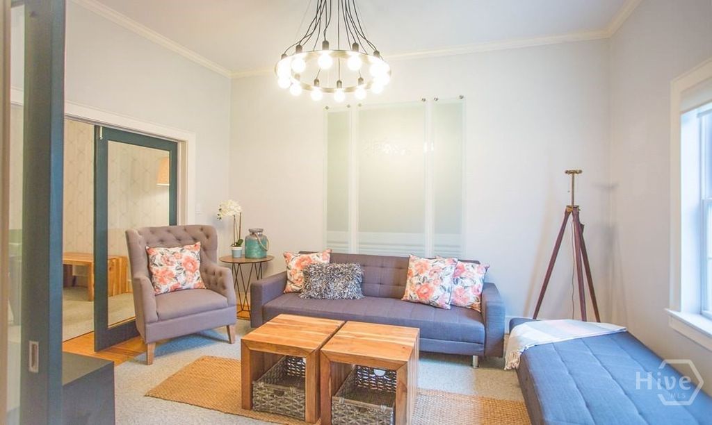 Image 53 of property listing at 517 E Gordon Street, Savannah, GA 31401