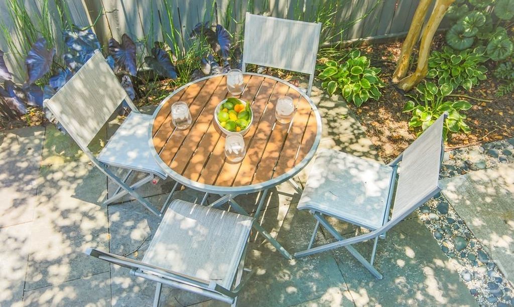 Image 6 of property listing at 517 E Gordon Street, Savannah, GA 31401