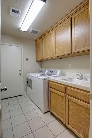 2591 E Powers Avenue, Fresno, CA 93720