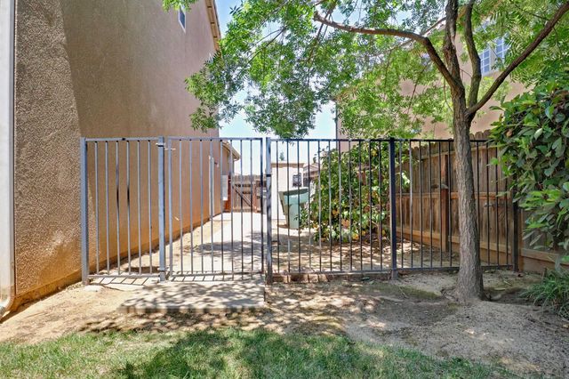 2591 E Powers Avenue, Fresno, CA 93720