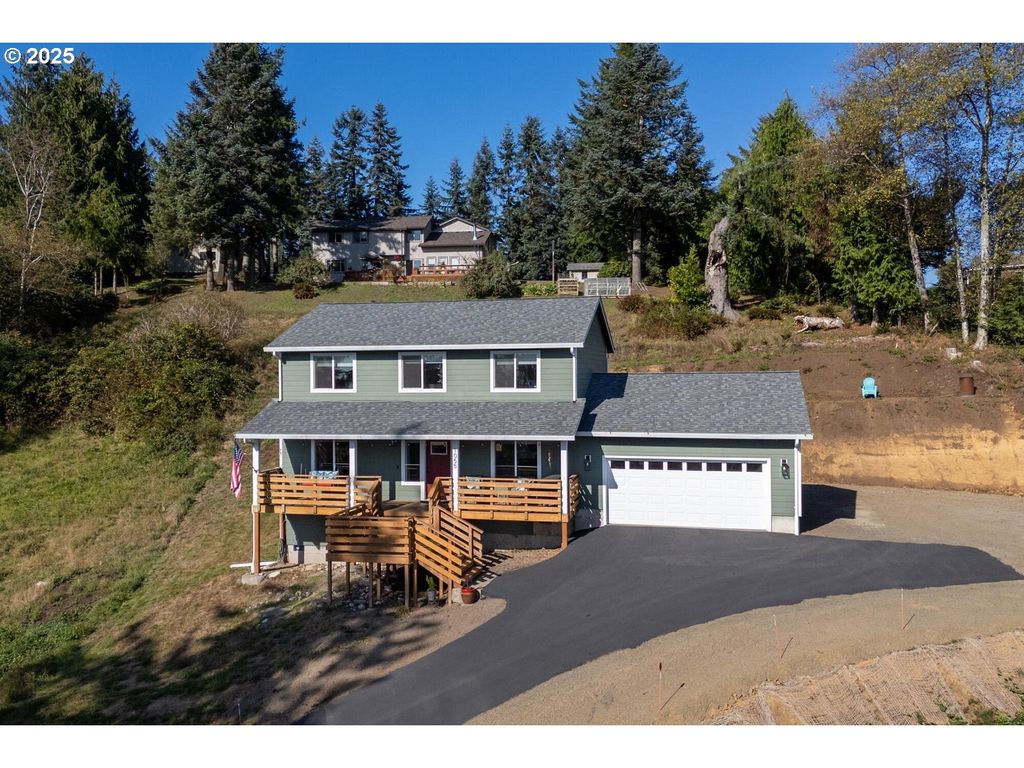 1055 HOLLYRIDGE Dr, Tillamook, OR 97141