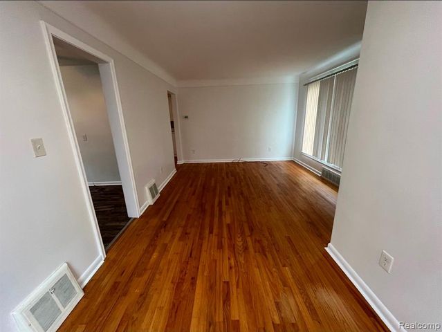 28458 Rosslyn Avenue, Garden City, MI 48135